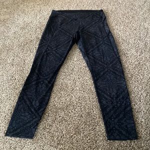 Victorias Secret PINK Sport leggings with paisley design NWT Brand New! Size M